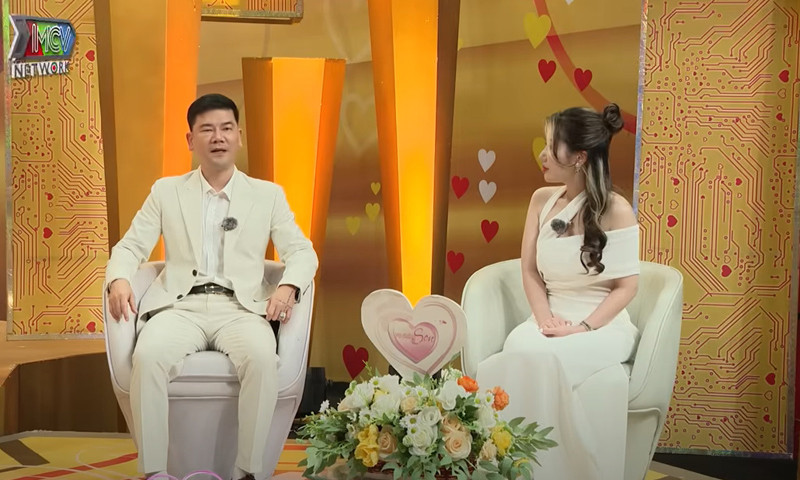 Vợ chồng chị Thủy đã có 15 năm bên nhau. Ảnh: Cắt từ clip Vợ chồng son con trai chu tiem vang gia lam bao ve di tim vo 1