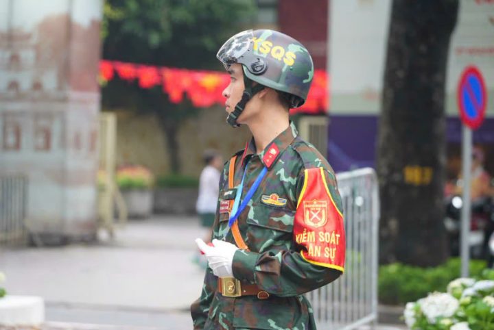 Những người lính thầm lặng bảo vệ bình yên cho lễ diễu binh 2/9